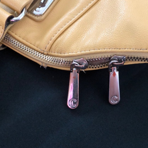 “C” yellow color shoulders Bag - Picture 9 of 14